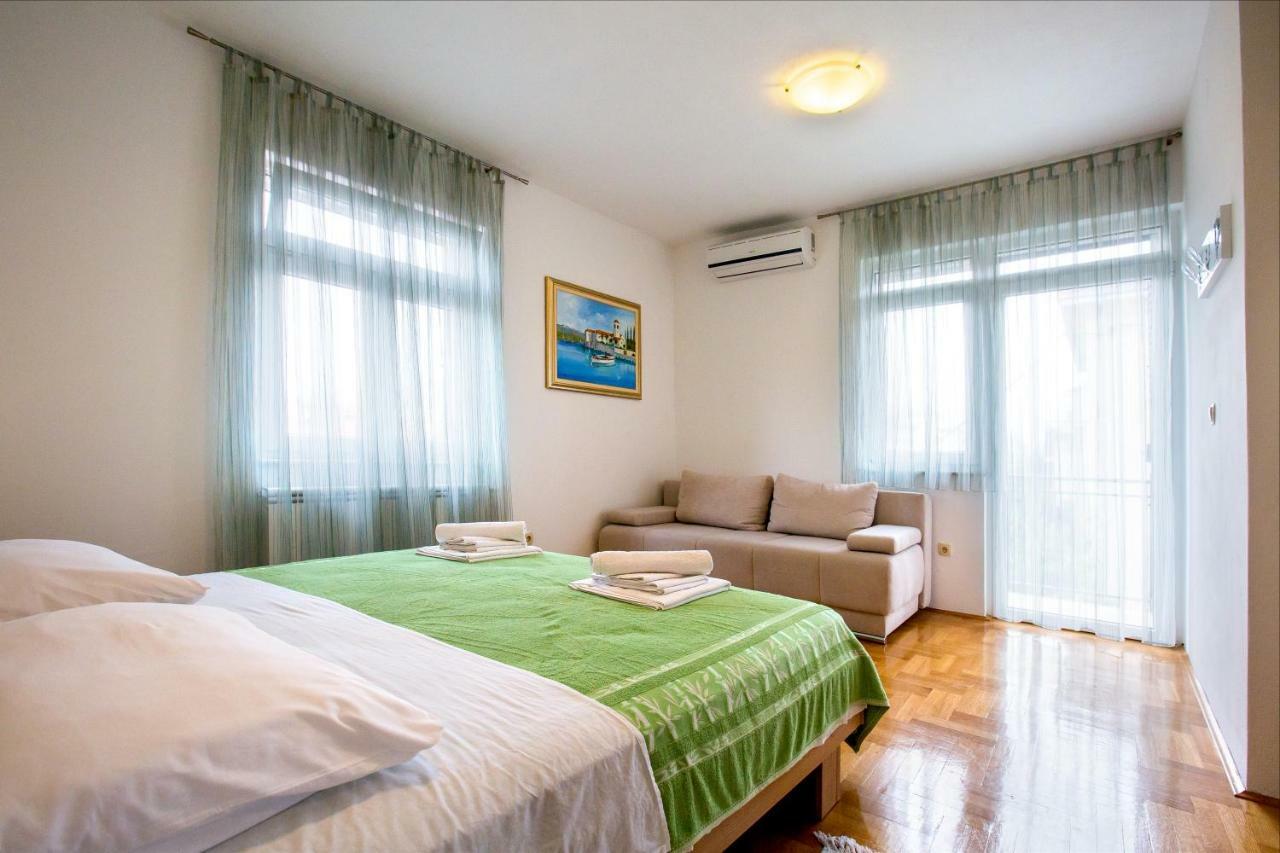 Apartments Dora Split Bagian luar foto