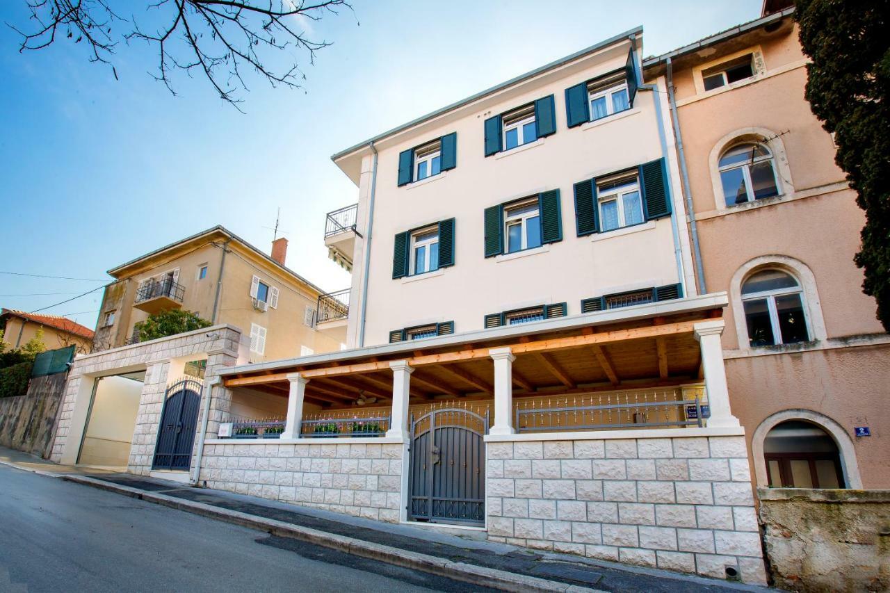 Apartments Dora Split Bagian luar foto
